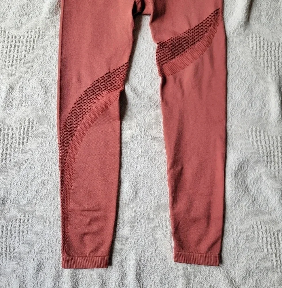 MOTUS SEAMLESS LEGGINGS HIGH WAIST – TERRA ROSE - Picture 8 of 12